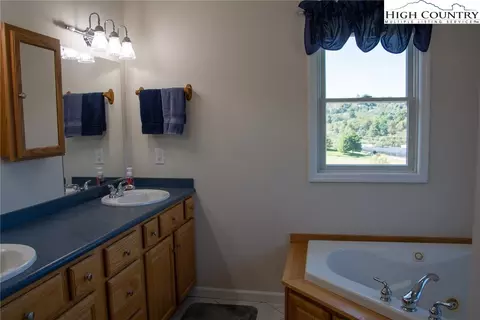 213 E Creekside Trl, Jefferson, NC 28640 photo 25