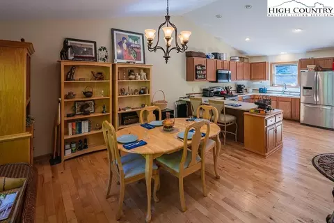 102 Wild Daisy Ct, Beech Mountain, NC 28604 photo 4