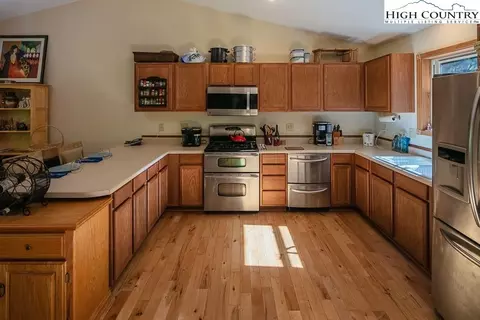 102 Wild Daisy Ct, Beech Mountain, NC 28604 photo 5