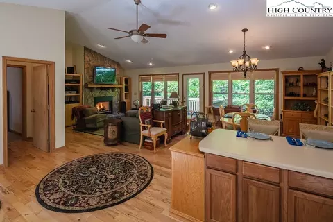 102 Wild Daisy Ct, Beech Mountain, NC 28604 photo 1