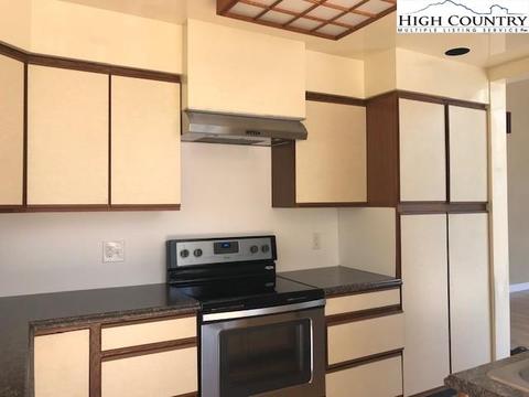 202-204 Spring Branch Rd, Beech Mountain, NC 28604 photo 5
