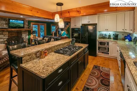 104 Ivy Ln, Beech Mountain, NC 28607 photo 8