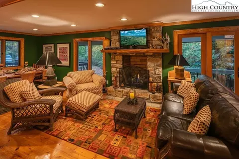 104 Ivy Ln, Beech Mountain, NC 28607 photo 1