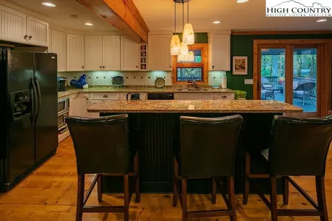 104 Ivy Ln, Beech Mountain, NC 28607 photo 9