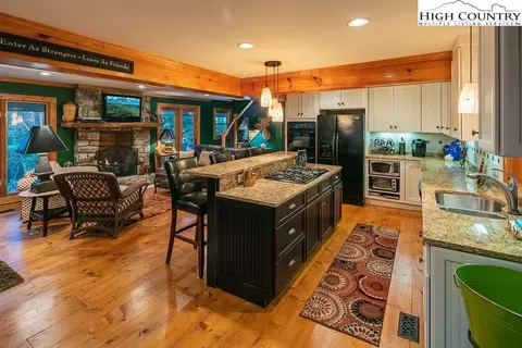 104 Ivy Ln, Beech Mountain, NC 28607 photo 3
