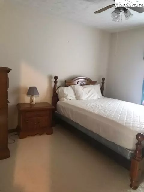 206 Cherry St, Sparta, NC 28675 photo 8
