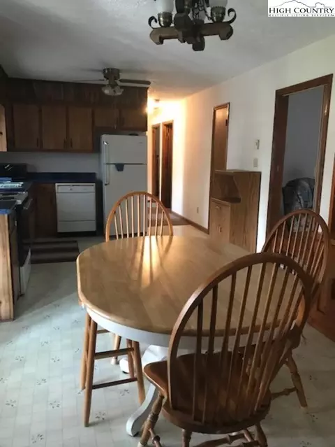 206 Cherry St, Sparta, NC 28675 photo 4