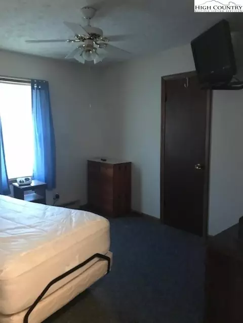 206 Cherry St, Sparta, NC 28675 photo 7