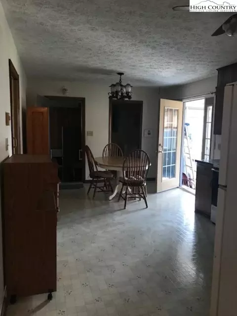 206 Cherry St, Sparta, NC 28675 photo 5