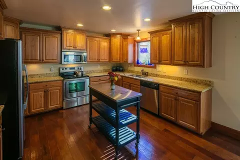 535 Pinnacle Ridge Rd, Beech Mountain, NC 28604 photo 9