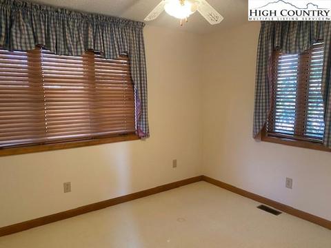 197 High Hollow Rd, Deep Gap, NC 28618 photo 5