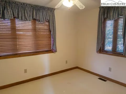 197 High Hollow Rd, Deep Gap, NC 28618 photo 5