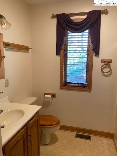 197 High Hollow Rd, Deep Gap, NC 28618 photo 6