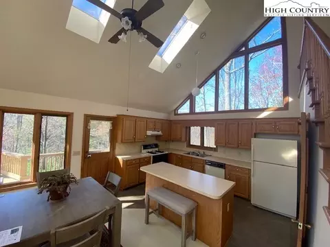 197 High Hollow Rd, Deep Gap, NC 28618 photo 4