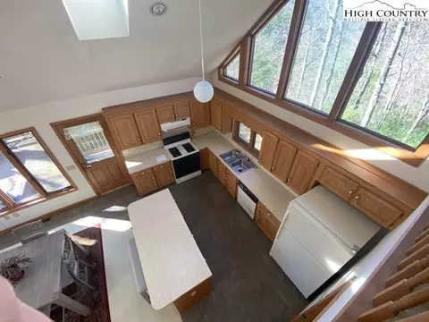 197 High Hollow Rd, Deep Gap, NC 28618 photo 3