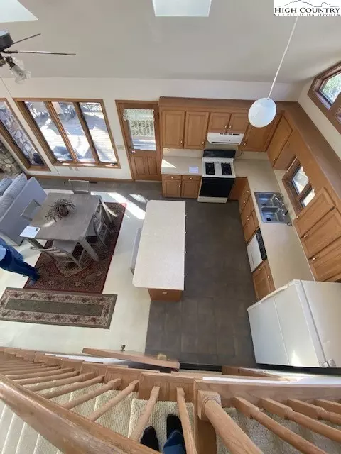 197 High Hollow Rd, Deep Gap, NC 28618 photo 12