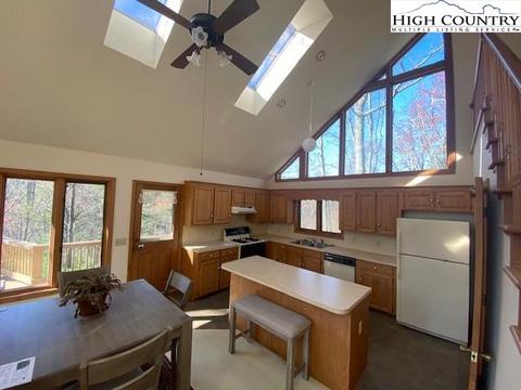 197 High Hollow Rd, Deep Gap, NC 28618 photo 4