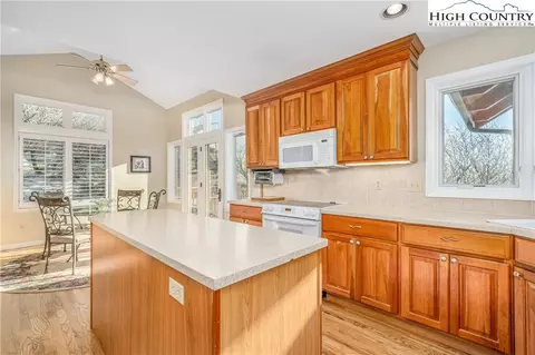 101 Oz Cir, Beech Mountain, NC 28604 photo 12