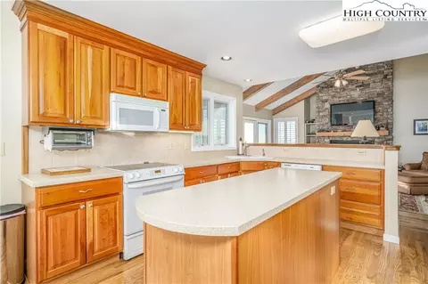 101 Oz Cir, Beech Mountain, NC 28604 photo 13