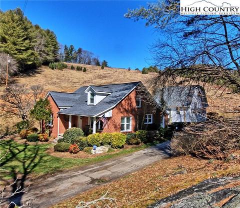 421 Low Gap Rd, Jefferson, NC 28640 photo 2