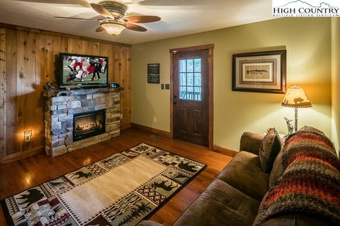 328 W Laurel Cir, Deep Gap, NC 28618 photo 19