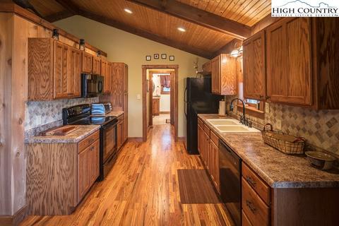 328 W Laurel Cir, Deep Gap, NC 28618 photo 7