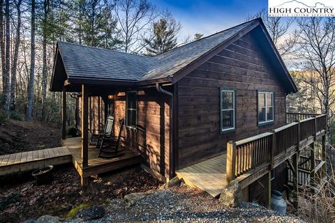328 W Laurel Cir, Deep Gap, NC 28618 photo 1