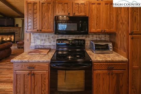 328 W Laurel Cir, Deep Gap, NC 28618 photo 8