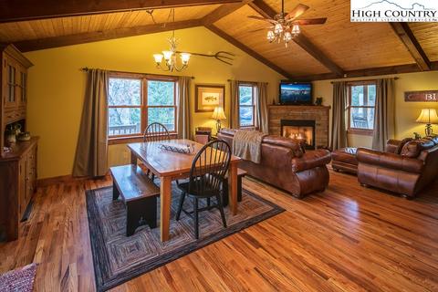 328 W Laurel Cir, Deep Gap, NC 28618 photo 4