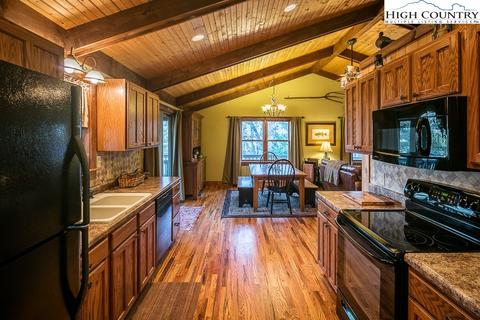 328 W Laurel Cir, Deep Gap, NC 28618 photo 9