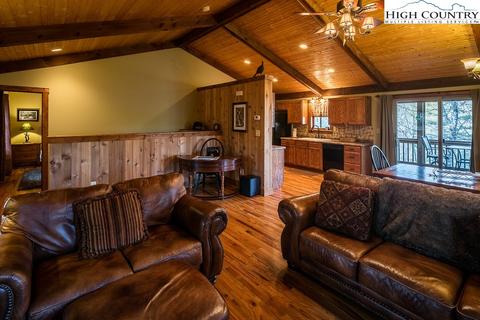 328 W Laurel Cir, Deep Gap, NC 28618 photo 5