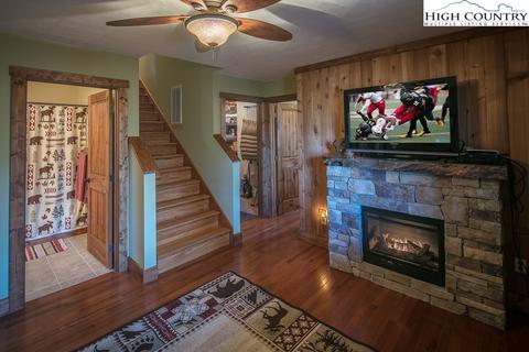 328 W Laurel Cir, Deep Gap, NC 28618 photo 18