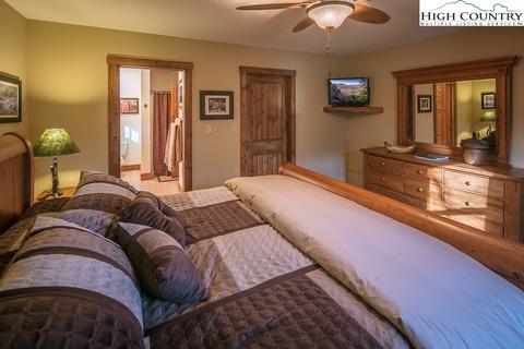 328 W Laurel Cir, Deep Gap, NC 28618 photo 12