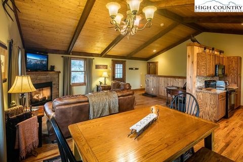 328 W Laurel Cir, Deep Gap, NC 28618 photo 6