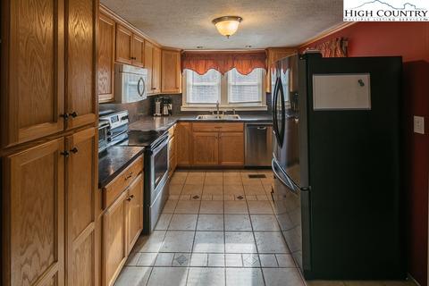 415 Old Us Hwy 421, Deep Gap, NC 28618 photo 5