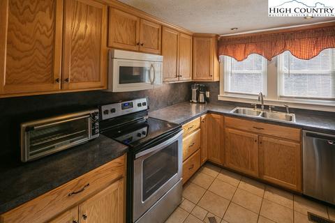 415 Old Us Hwy 421, Deep Gap, NC 28618 photo 6