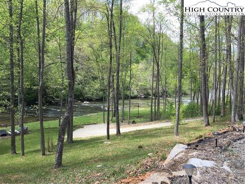 539 White Pine Dr, Ennice, NC 28623 photo 3