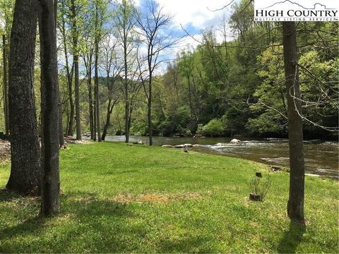 539 White Pine Dr, Ennice, NC 28623 photo 2