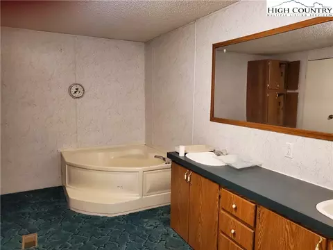 507 Henry Powers Rd, Lansing, NC 28643 photo 7