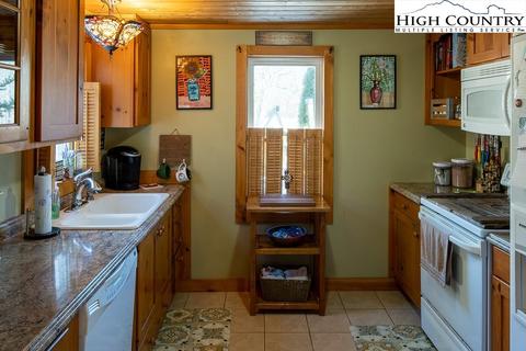 1321 Orchard Rd, Deep Gap, NC 28618 photo 12