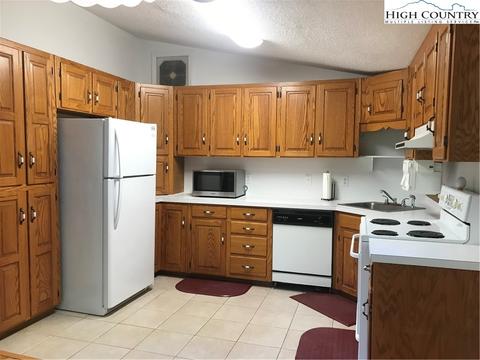 242 Hemlock Loop, Newland, NC 28657 photo 6