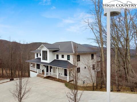 125 Meadowview Ct, Seven Devils, NC 28604 photo 2