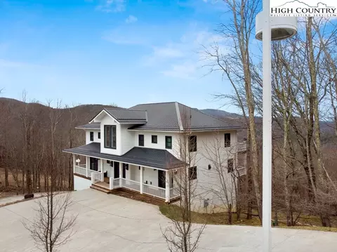 125 Meadowview Ct, Seven Devils, NC 28604 photo 2