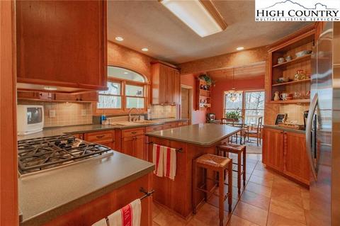 143 High Knob Rd, Deep Gap, NC 28618 photo 7