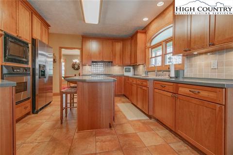 143 High Knob Rd, Deep Gap, NC 28618 photo 8