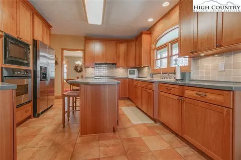 143 High Knob Rd, Deep Gap, NC 28618 photo 8