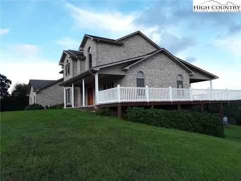 365 Highpoint Ln, Independence, VA 24348 photo 2