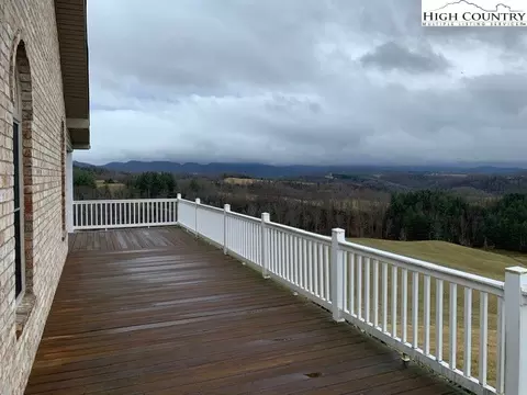 365 Highpoint Ln, Independence, VA 24348 photo 4