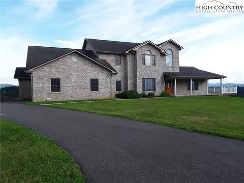 365 Highpoint Ln, Independence, VA 24348 photo 3