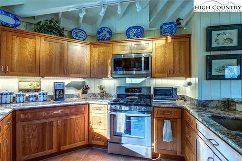 501 Skiview Rd, Seven Devils, NC 28604 photo 9